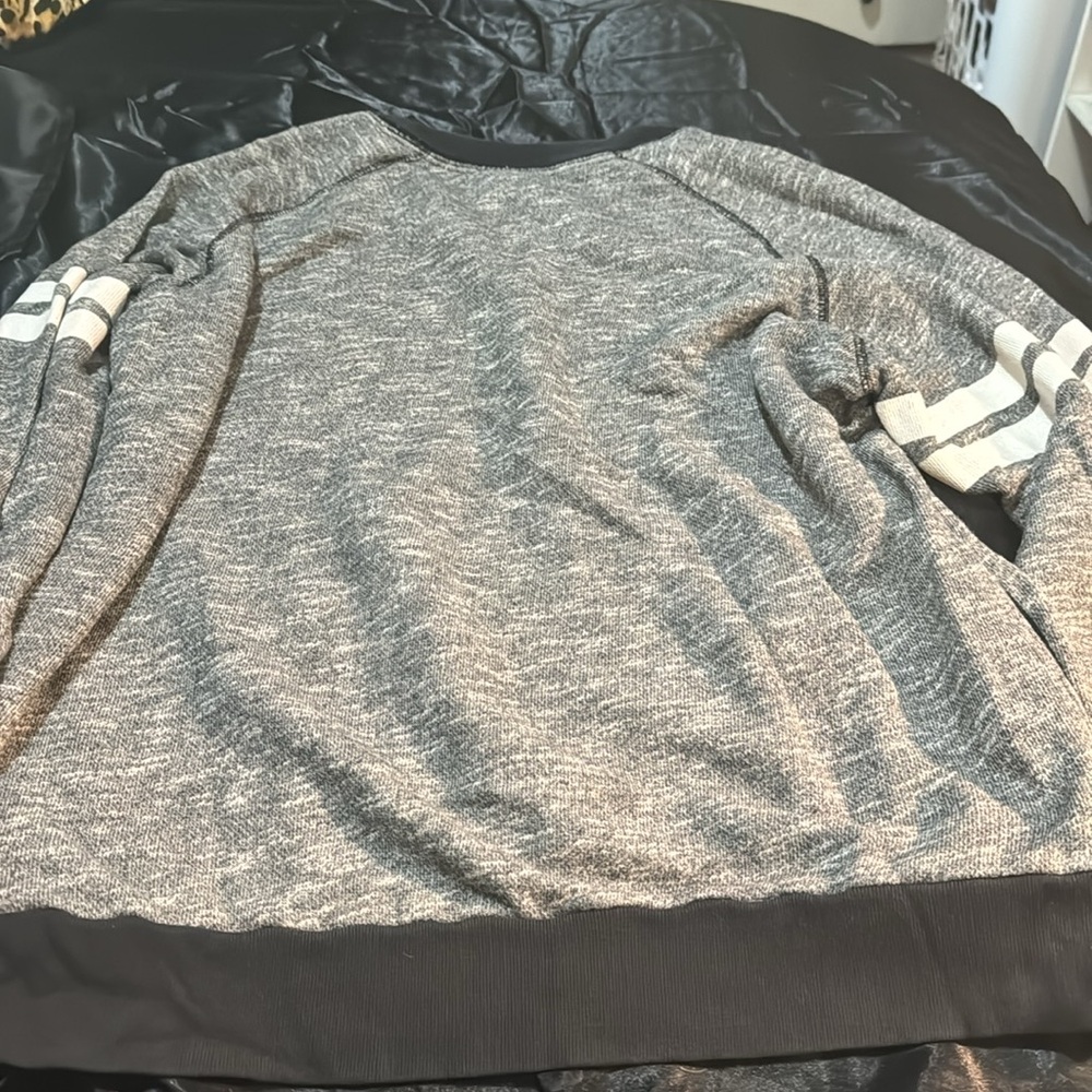 Size Large PINK crew neck sweater - Picture 2 of 3